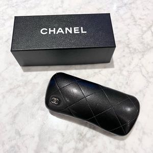 CHANEL BLACK QUILTED HARD LEATHER CASE W/ BOX AND CLOTH